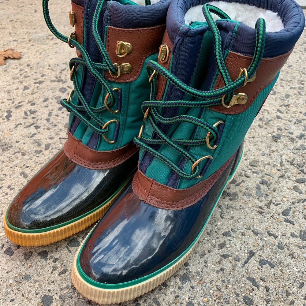 Snow boots